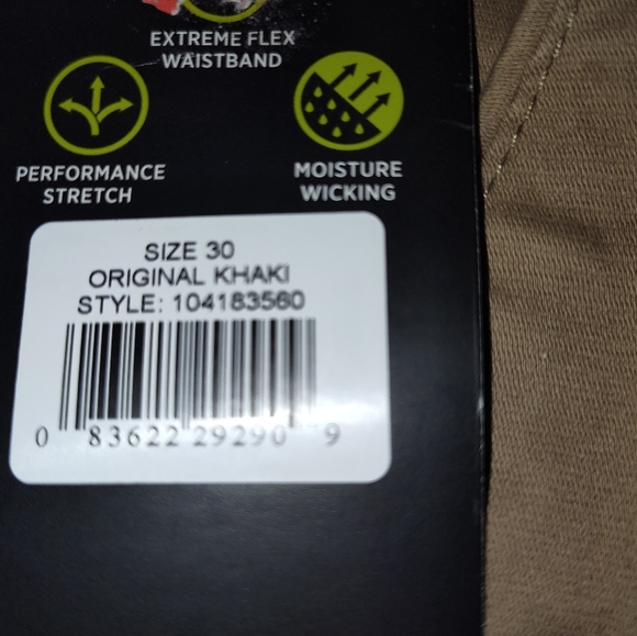 Men's Lee extreme comfort khaki shorts. Sz 30. NWT - Picture 3 of 4